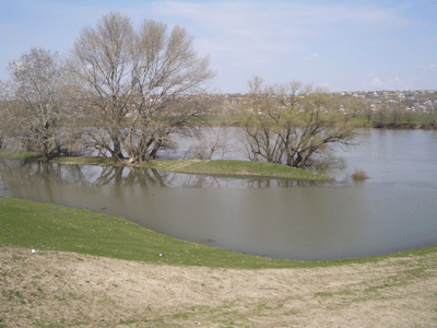 Apă revărsată peste grindul natural al r.Nistru